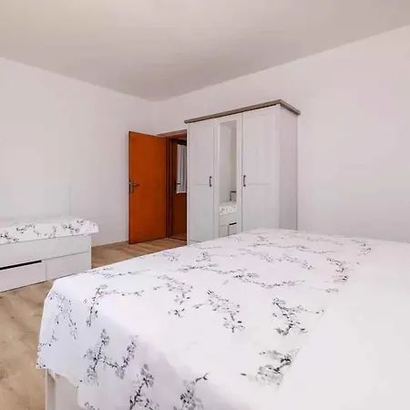 One-bedroom In Xviii *